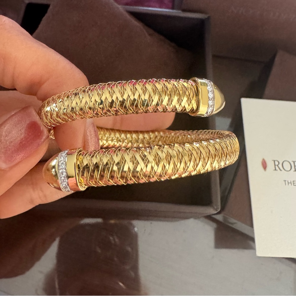 Authentic Roberto Coin Primavera 18K Yellow Gold Diamond Coil Bangle Bracelet